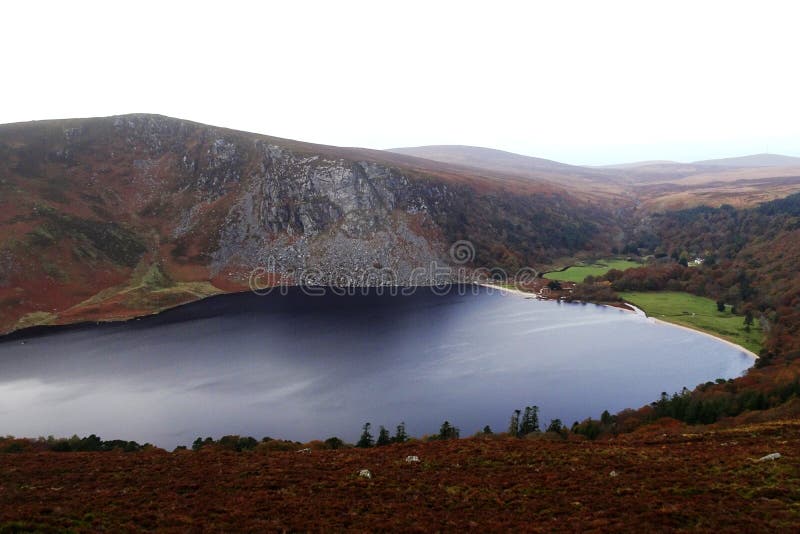 Lac célèbre Tay de lac guinness dans les montagnes de Wicklow en Irlande photo libre de droits Lac célèbre Tay de lac guinness dans les montagnes de Wicklow en Irlande photo libre de droits