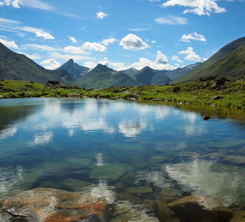 Lac mountain photographie stock libre de droits Lac mountain photographie stock libre de droits