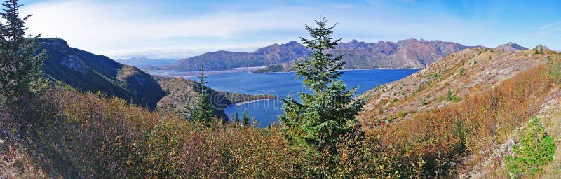 Lac spirit près de panorama de Mt St Helens images stock Lac spirit près de panorama de Mt St Helens images stock