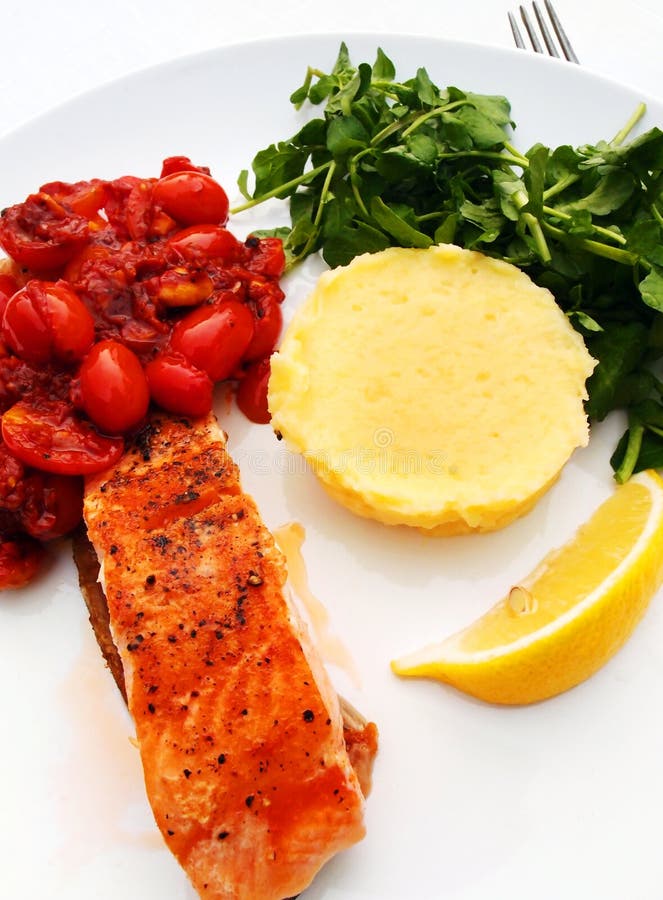 Lachssteak - gegrillter Fisch lizenzfreie stockfotos Lachssteak - gegrillter Fisch lizenzfreie stockfotos
