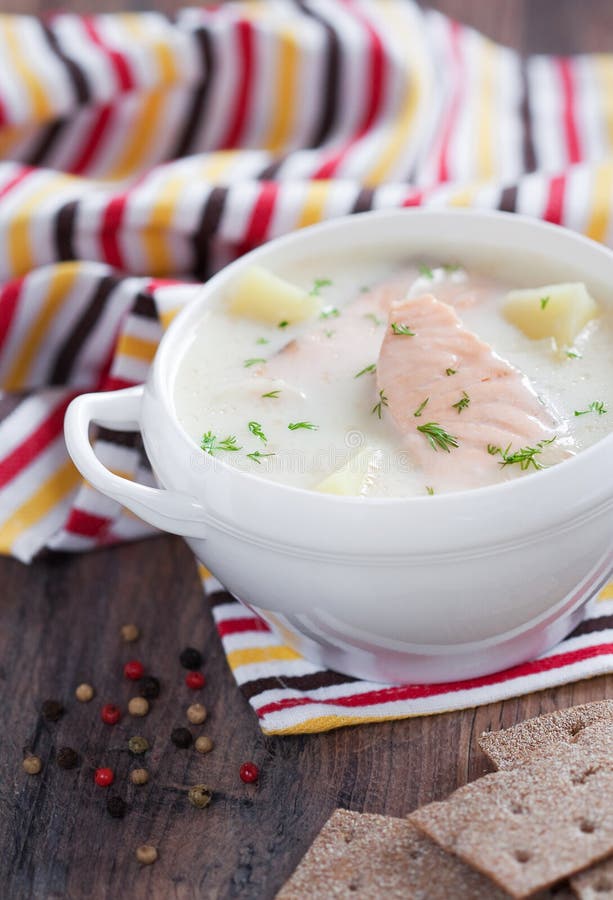 Lachssuppe Mit Creme, Kartoffeln Und Karotten Stockbild - Bild von ...