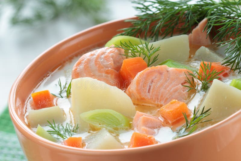 Lachssuppe Mit Creme, Kartoffeln Und Karotten Stockbild - Bild von ...