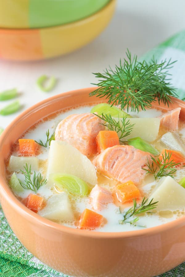 Lachssuppe Mit Creme, Kartoffeln Und Karotten Stockbild - Bild von ...