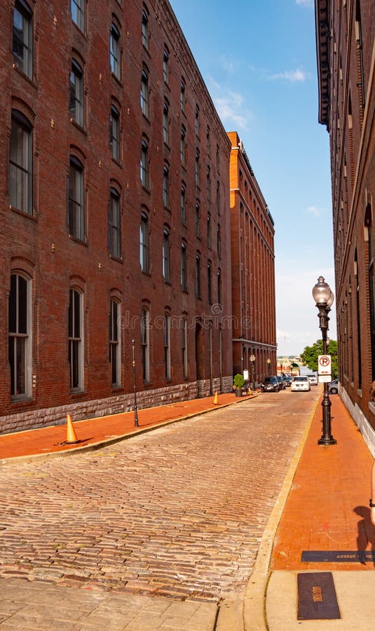 Lacledes Landing In Old Town St. Louis - SAINT LOUIS. USA - JUNE 19, 2019 Editorial Stock Image ...
