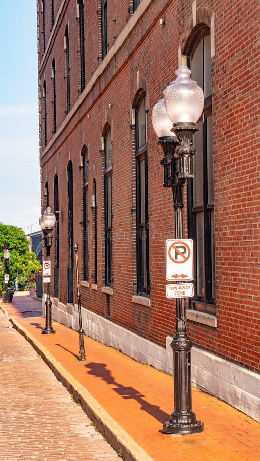 Lacledes Landing In Old Town St. Louis - SAINT LOUIS. USA - JUNE 19, 2019 Editorial Photography ...