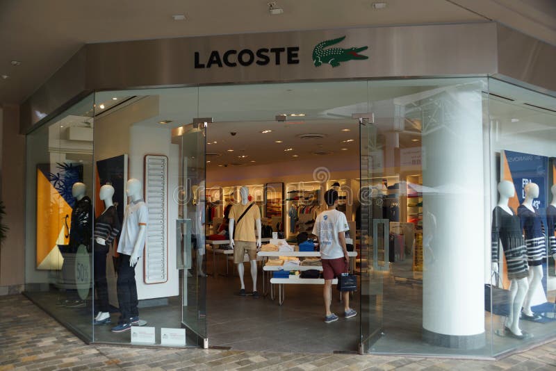 jøde Scorch Armstrong 556 Lacoste Store Photos - Free & Royalty-Free Stock Photos from Dreamstime