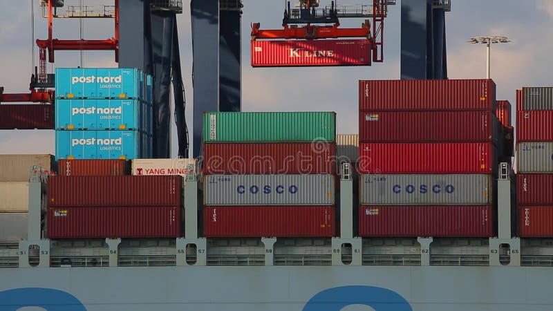 Ladingscontainers op een schip