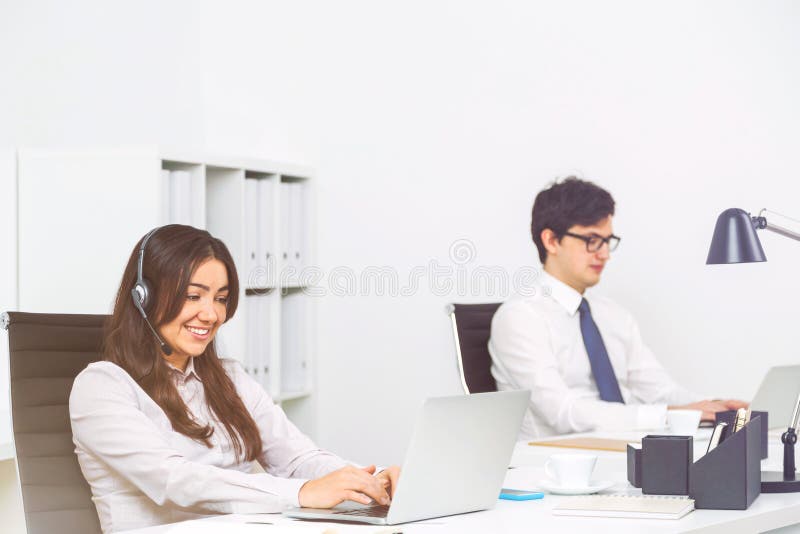 Lado do operador de centro de atendimento foto de stock Lado do operador de centro de atendimento foto de stock