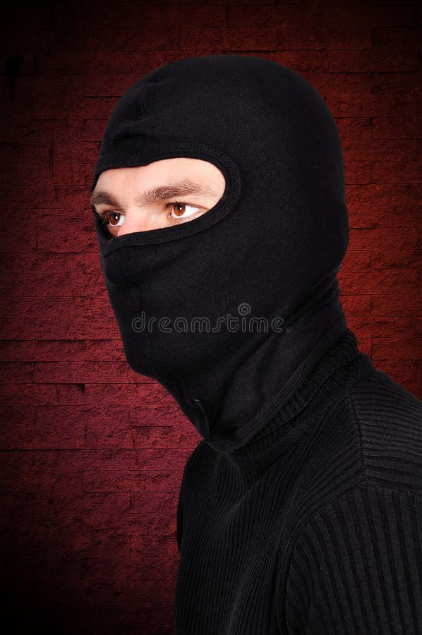 Assassino Do Homem Com O Torso sexy Na Máscara Imagem de Stock - Imagem  de terrorista, homem: 25877645
