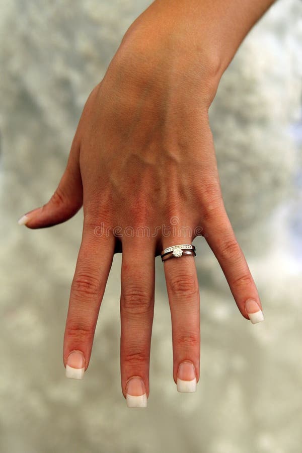 Round Wedding Ladies Diamond Finger Ring, Size: 2.10 at Rs 500/piece in  Kalyan