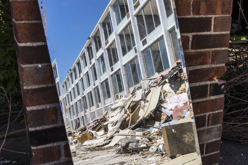 Lafayette - circa junio de 2017: La propiedad de hotel, los vándalos y los ladrones abandonados han robado muchos de las televisi fotografía de archivo Lafayette - circa junio de 2017: La propiedad de hotel, los vándalos y los ladrones abandonados han robado muchos de las televisi fotografía de archivo