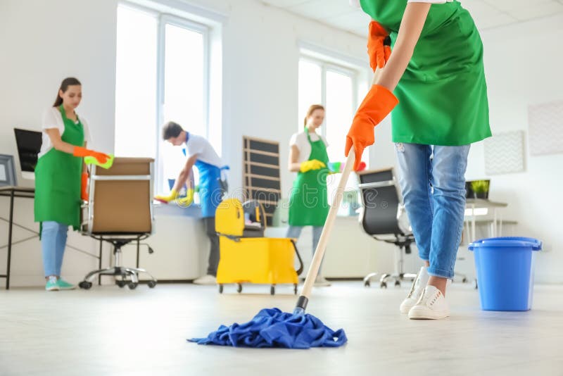 Lag av yrkesmässiga dörrvakter i enhetligt kontor arkivfoto Lag av yrkesmässiga dörrvakter i enhetligt kontor arkivfoto
