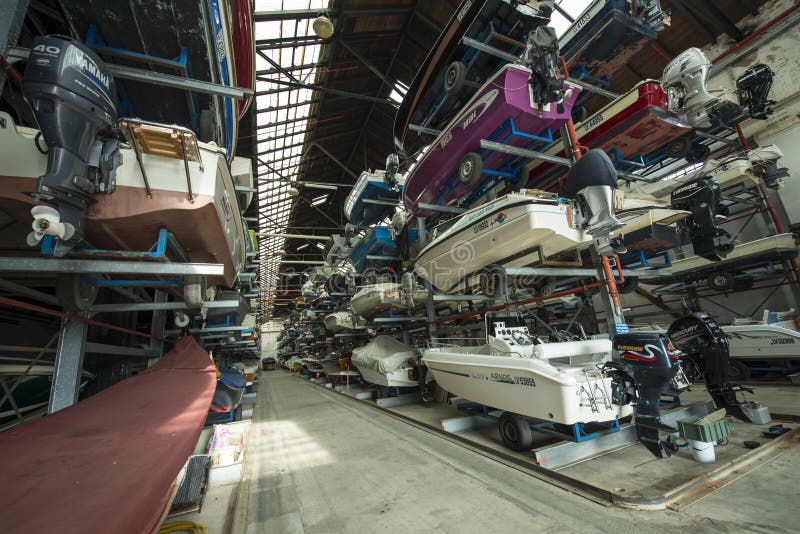 Lagerung für Boote redaktionelles foto. Bild von für - 65442526