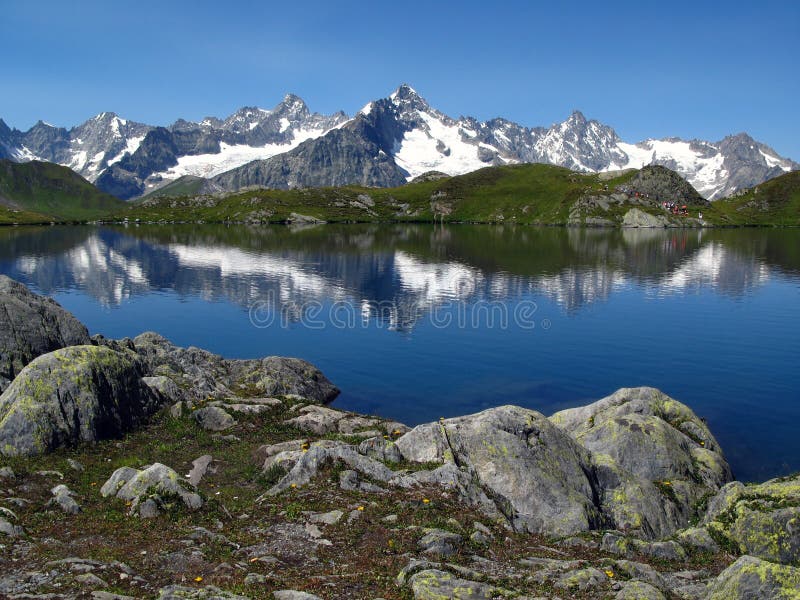 Laghi 7, alpi europee Fenetre fotografie stock libere da diritti Laghi 7, alpi europee Fenetre fotografie stock libere da diritti