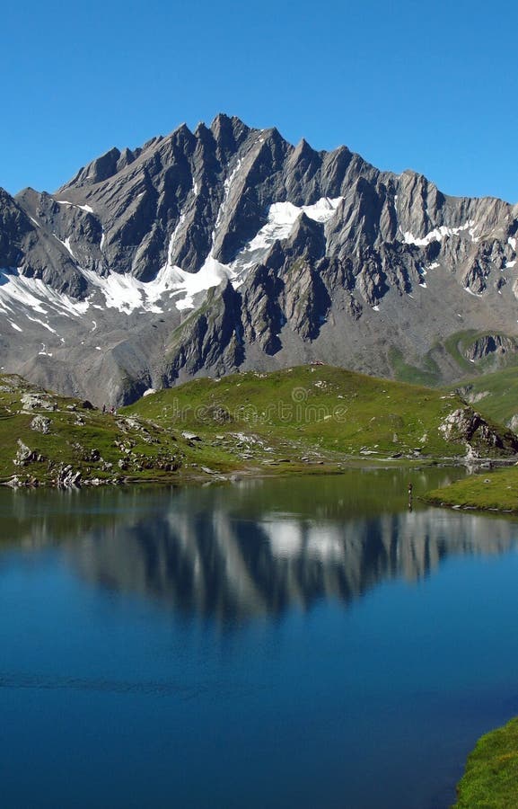 Laghi 8, alpi europee Fenetre immagine stock libera da diritti Laghi 8, alpi europee Fenetre immagine stock libera da diritti