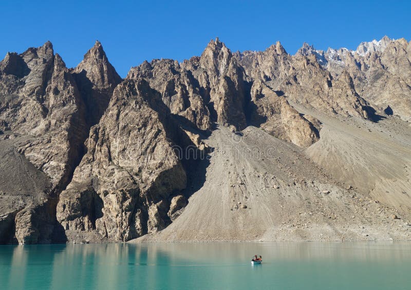 Lago Attabad nella regione nordica del Pakistan fotografia stock libera da diritti