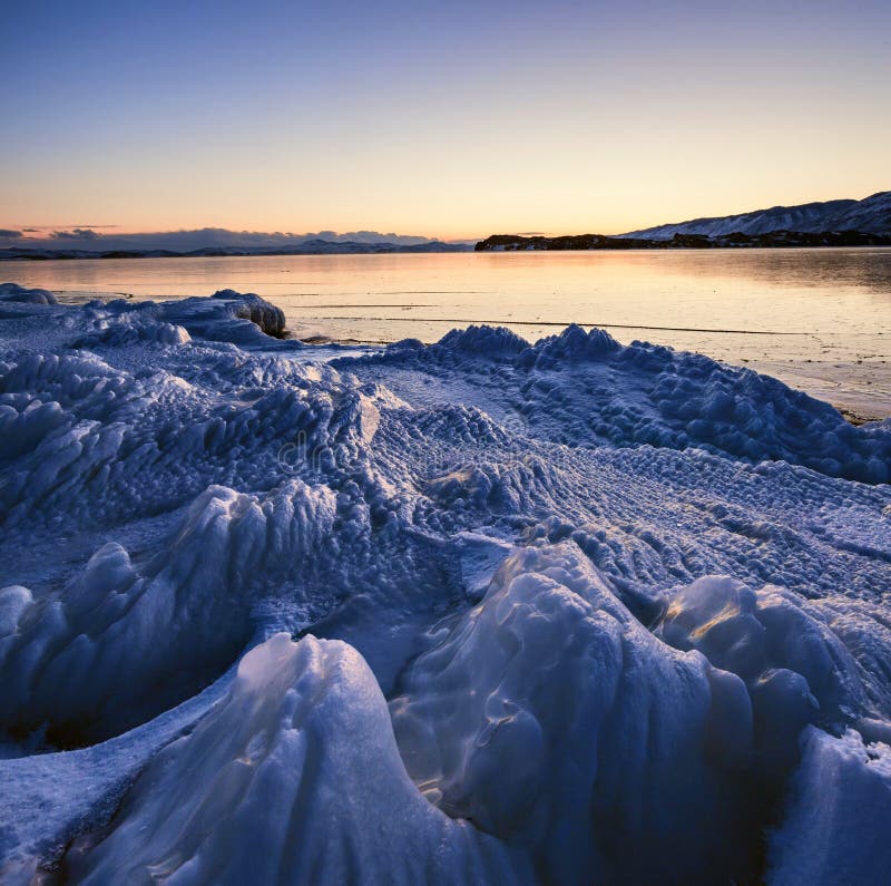 Lago Baikal en invierno foto de archivo libre de regalías Lago Baikal en invierno foto de archivo libre de regalías