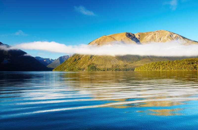 Belo lago imagem de stock