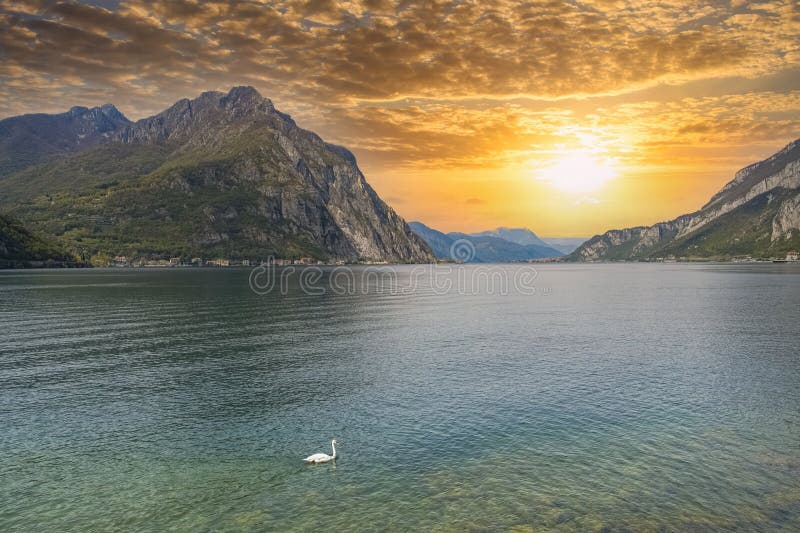 Lago Como in Italia visto da Lecco fotografia stock libera da diritti