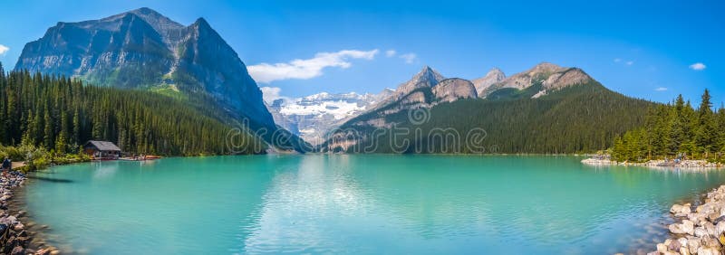 Lago da montanha de Lake Louise no parque nacional de Banff, Alberta, Canadá