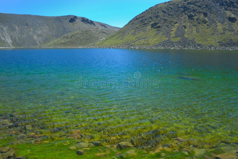 Lago del Sol en el volc?n de Nevado de Toluca m?xico imagen de archivo libre de regalías Lago del Sol en el volc?n de Nevado de Toluca m?xico imagen de archivo libre de regalías