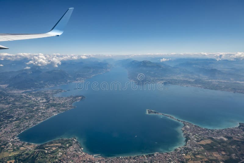 Lago Garda do ar foto de stock Lago Garda do ar foto de stock