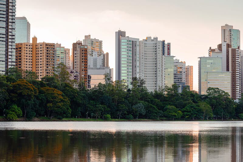 Lago Igapo No Natal Londrina Pr Brasil Imagem de Stock - Imagem de foto,  cidade: 171696095