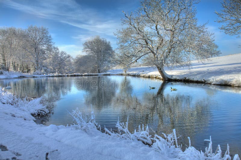 Lago inglés en invierno foto de archivo. Imagen de inglaterra 34227034