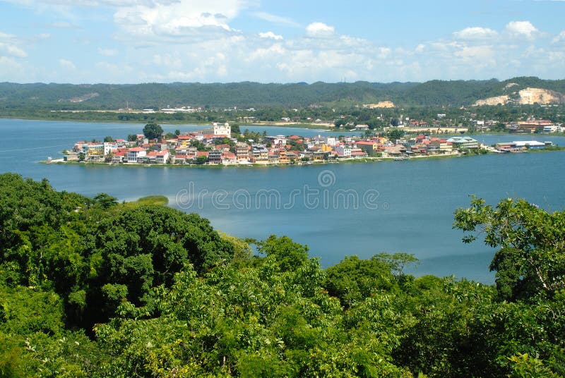 Lago intorno a Flores Guatemala America Centrale fotografie stock Lago intorno a Flores Guatemala America Centrale fotografie stock