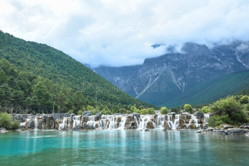 Lago Lanyue en Jade Dragon Snow Mountain foto de archivo libre de regalías Lago Lanyue en Jade Dragon Snow Mountain foto de archivo libre de regalías