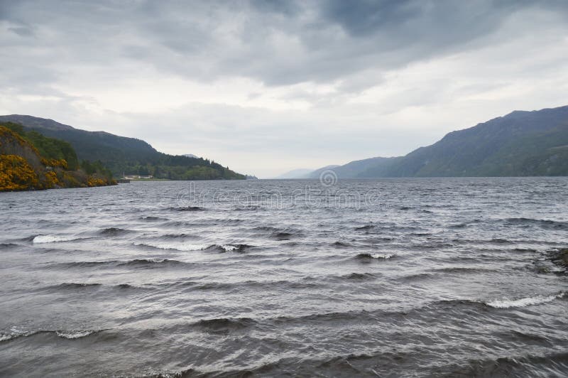 Lago loch ness nebuloso imagem de stock
