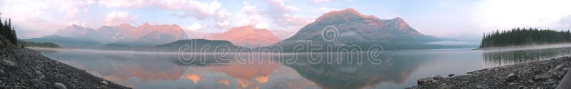 Lago mountain panoramico fotografie stock