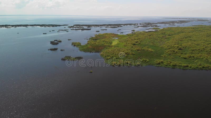 Lago okeechobee vista aérea. vuelo con drones.