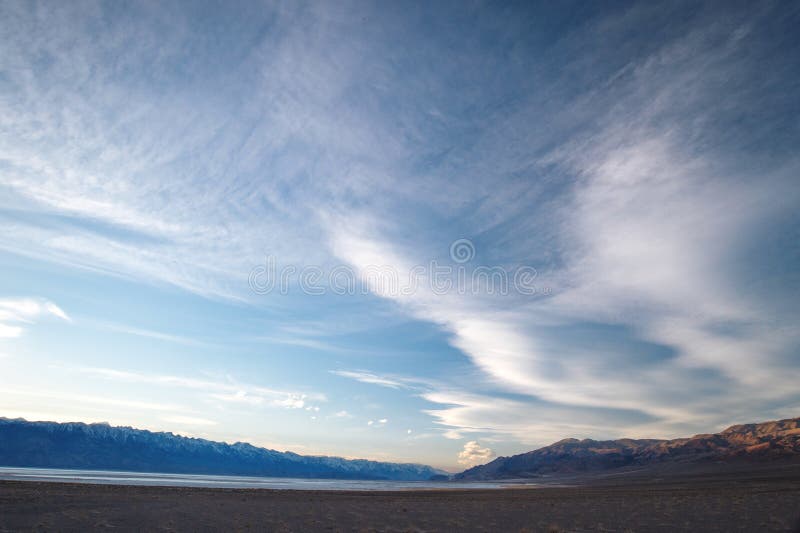 Lago Owens no por do sol foto de stock Lago Owens no por do sol foto de stock