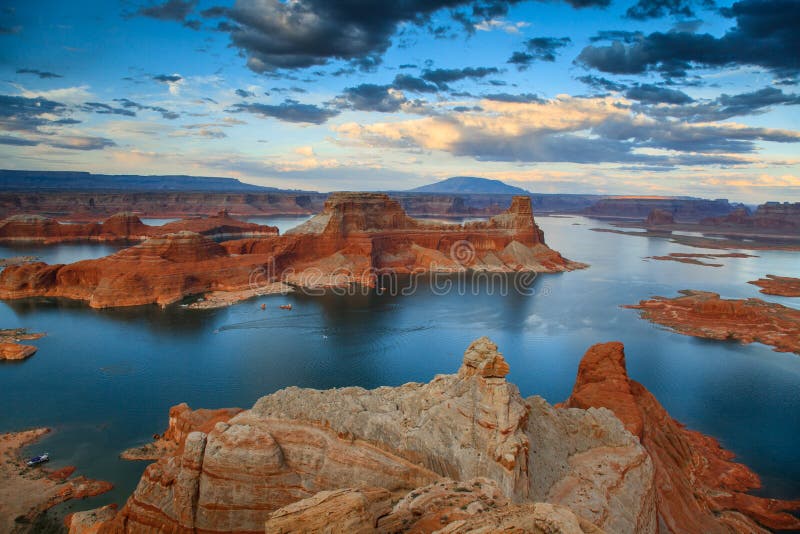Lago Powell dal punto di Alstrom fotografia stock libera da diritti Lago Powell dal punto di Alstrom fotografia stock libera da diritti