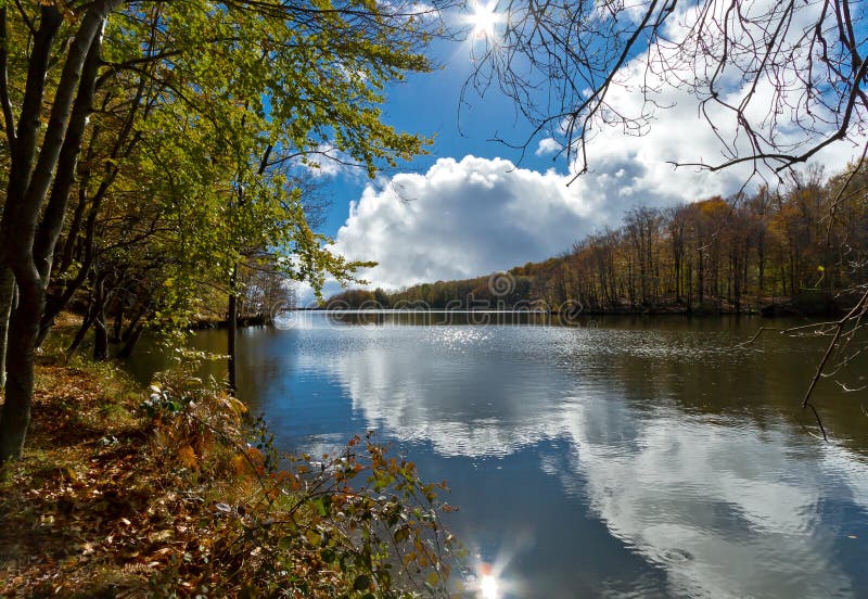 Lago Santa Fe, Montseny. Spain Imagem de Stock Imagem de beleza, flora 19562575