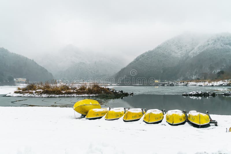 Lago Shoji Japan ideia do inverno branco bonito fotografia de stock royalty free Lago Shoji Japan ideia do inverno branco bonito fotografia de stock royalty free