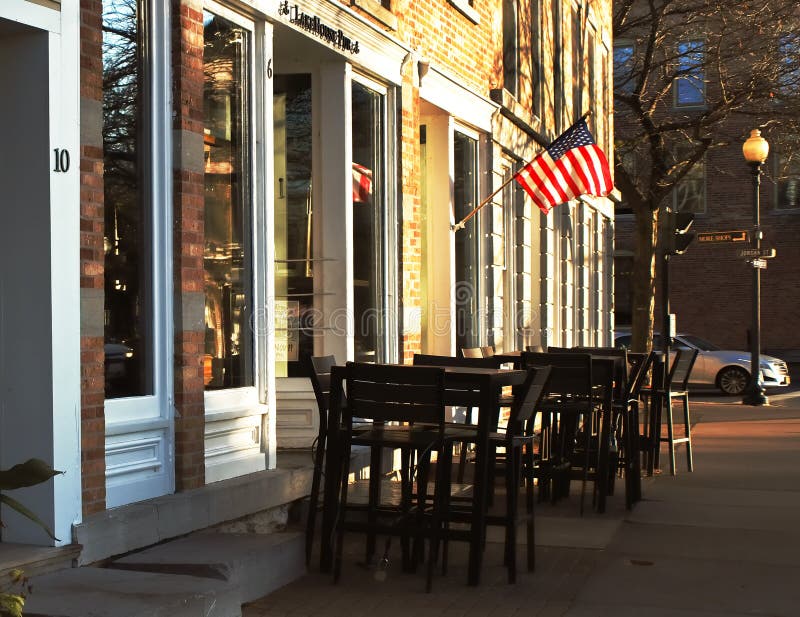 Skaneateles, New York, USA. November 4, 2022. Chairs and tables outside a pub in downtown Skaneateles, NY, on a beautiful autumn morning. Skaneateles, New York, USA. November 4, 2022. Chairs and tables outside a pub in downtown Skaneateles, NY, on a beautiful autumn morning