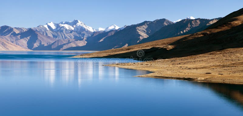 Lago Tso Moriri Con Grande Gamma Himalayana, Valle Di Rupshu Fotografia Stock - Immagine di sera, asia: 53105016