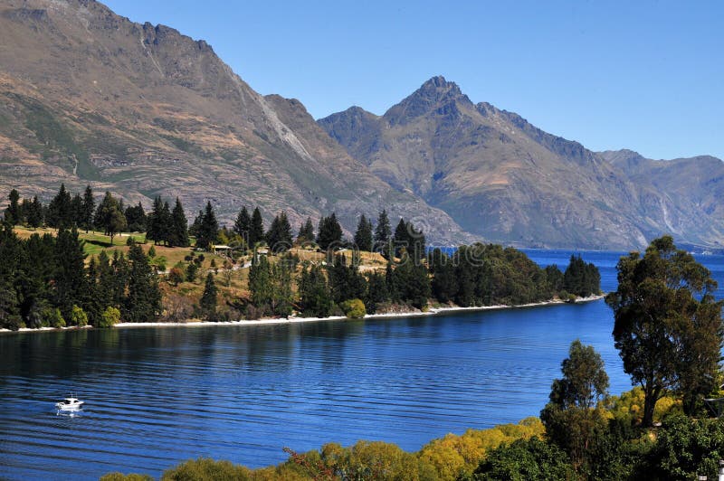 Lago Wakatipu, Queenstown, Nuova Zelanda fotografia stock libera da diritti Lago Wakatipu, Queenstown, Nuova Zelanda fotografia stock libera da diritti