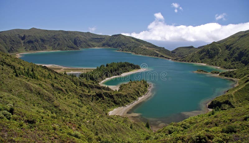 A través de laguna de (hacer sobre el ()  