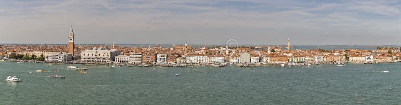 Laguna con panorama aereo di paesaggio urbano, Italia di Venezia
