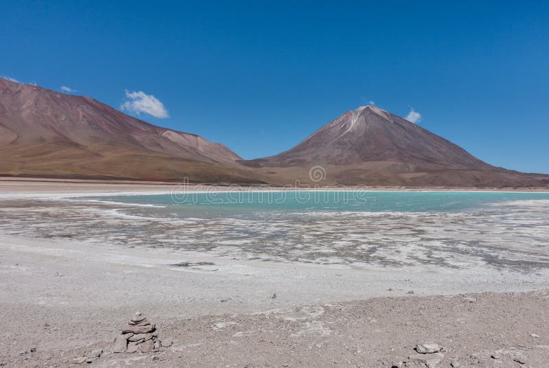 Laguna Verde, Salar de Uyuni: un posto sbalorditivo in boliviano Altiplano, vicino all'Atacama nel Cile fotografia stock Laguna Verde, Salar de Uyuni: un posto sbalorditivo in boliviano Altiplano, vicino all'Atacama nel Cile fotografia stock
