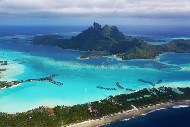 Lagune de Bora Bora de l'air photo libre de droits Lagune de Bora Bora de l'air photo libre de droits