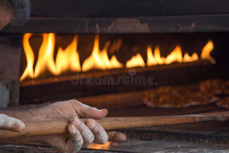 Lahmacun, pancake turco della pizza con il materiale da otturazione della carne fotografia stock libera da diritti Lahmacun, pancake turco della pizza con il materiale da otturazione della carne fotografia stock libera da diritti