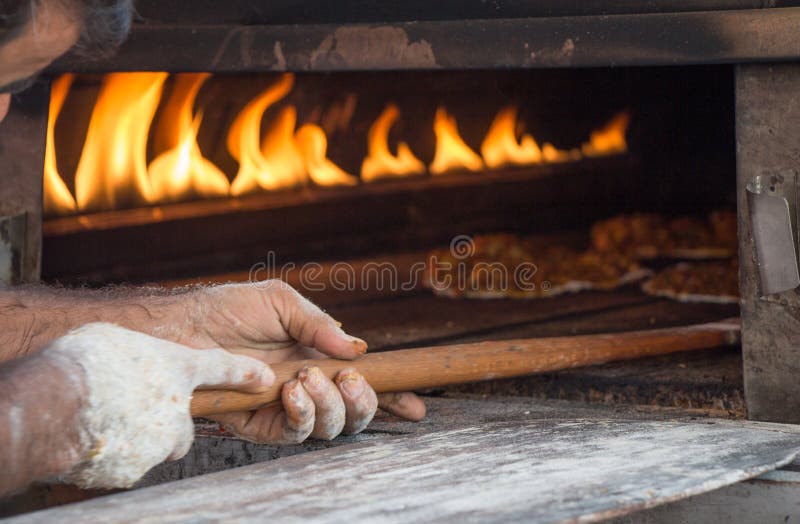 Lahmacun, Turecki pizza blin z mi?snym plombowaniem obraz royalty free Lahmacun, Turecki pizza blin z mi?snym plombowaniem obraz royalty free