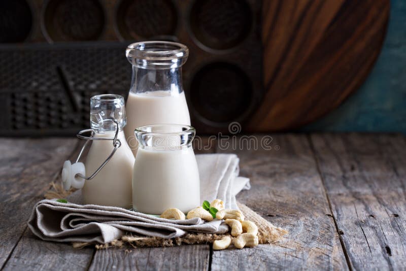 Lait de vegan de noix de cajou images libres de droits Lait de vegan de noix de cajou images libres de droits