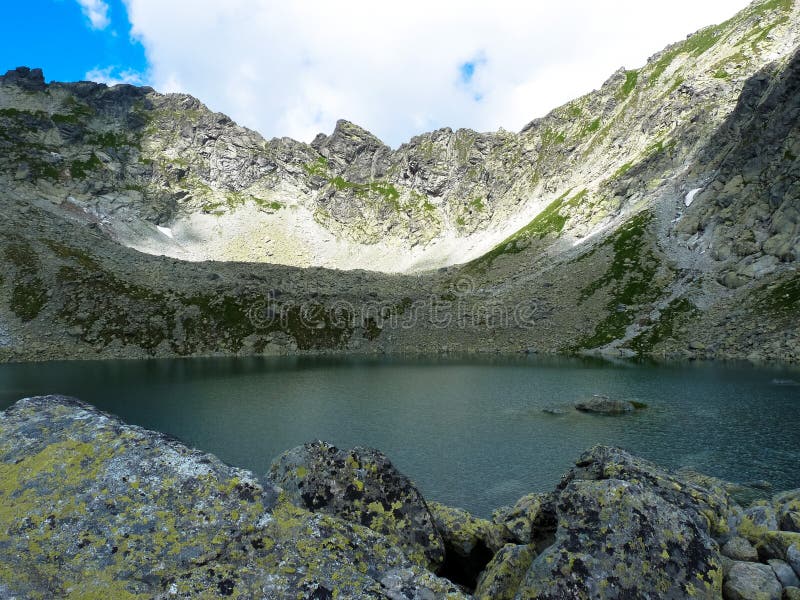 Jezero Capie pleso v Tatrách.