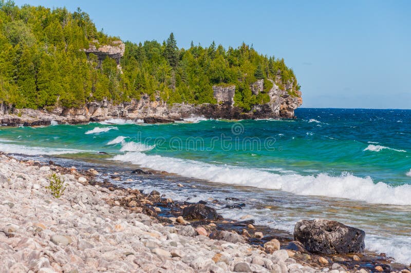 Lake Huron в национальном парке полуострова Брюс, Онтарио, Канаде стоковое изображение rf