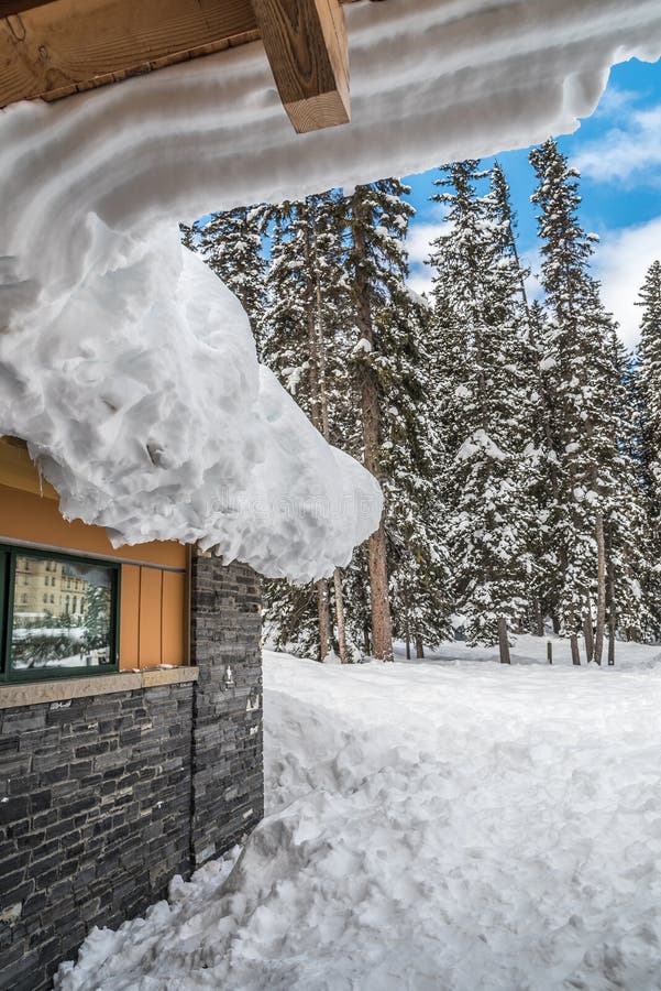 Lake Louise stock photo. Image of louise, banff, mountains 190801054